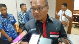 Kuasa Hukum Buruh PT BHP, Faris, saat wawancara dengan wartawan