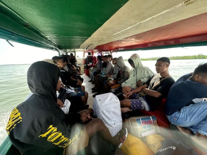 
					Puluhan CTKI Illegal yang akan diselundupkan ke Malaysia diamankan Dirpolairud Polda Kaltara