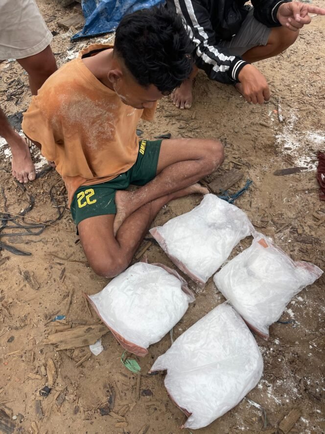 
					Kurir 6 Kg sabu sabu asal Kendari yang diamankan Dirpolairud Polda Kaltara