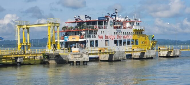 
					Kapal Ferry KM Manta yang melayani pelayaran Nunukan, Sebatik, Tarakan,