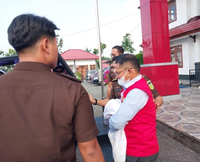 
					Eks Dirut RSUD Nunukan dibawa ke Lapas setelah ditetapkan tersangka korupsi BLUD,