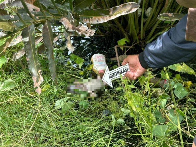 
					Olah TKP terkait temuan jasad bayi di Pulau Sebatik,