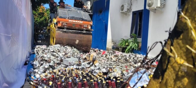 
					Miras illegal dimusnahkan KPPBC Nunukan