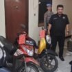Polisi menunjukkan sejumlah motor hasil curian dalam jumpa pers,