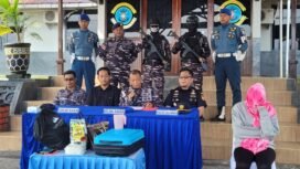 Pers rilis pengungkapan 1 kg sabu sabu. Narkoba dibawa janda asal Banjarmasin dan diamankan di Posal Sei Pancang, Sebatik,