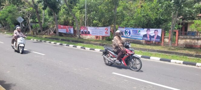 
					3 APK Paslon Gubernur Kaltara terpasang di areal perkantoran GADIS 1 Sedadap, Nunukan Selatan,
