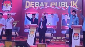 Penampilan Paslon Bupati Nunukan Kaltara di debat kedua yang digelar di GOR Sei Sembilan, Nunukan Selatan, Senin (11/11/2024). 