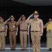 Asisten Ekonomi dan Pembangunan Setdaprov Kaltara, Burhanuddin, memimpin apel pagi,