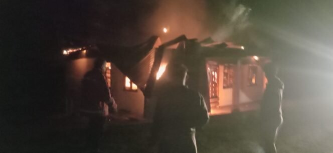 
					peristiwa kebakaran di Kampung Pisang, Nunukan Barat. Sumber api belum diketahui,