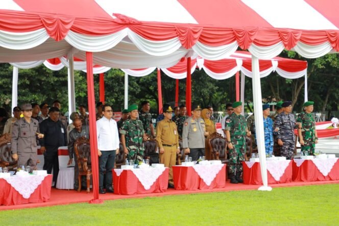 
					Upacara penetapan Komcad 2024 di Lapangan Merdeka Balikpapan, Kaltim,