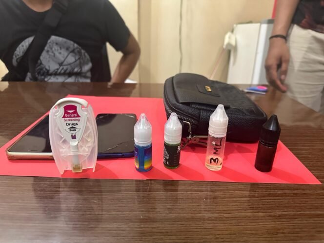 
					Sejumlah liquid narkoba asal Malaysia, diamankan Satreskoba Polres Nunukan, Kaltara