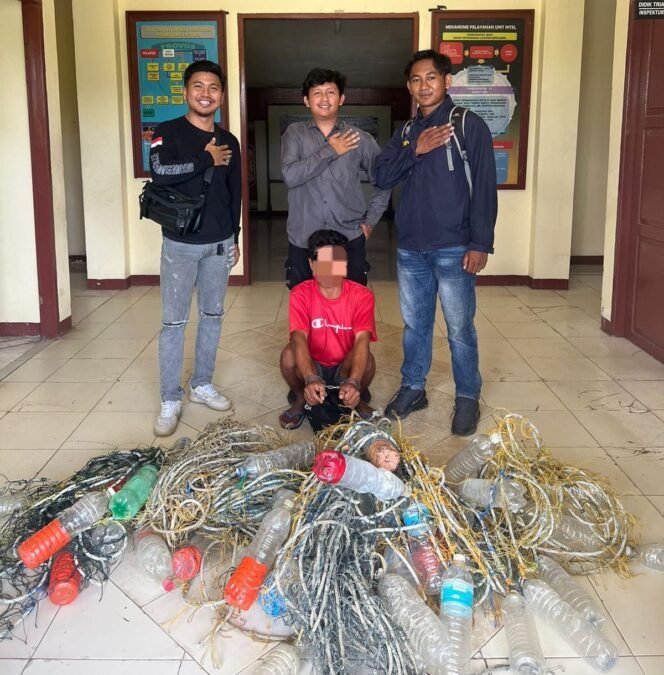 
					Polisi mengamankan Tersangka Pencuri 36 bentang rumput laut, di Pancang Merah Sebatik,