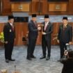 Pjs Gubernur Kaltara, Togap Simangunsong saat menghadiri pelantikan ketua DPRD Kaltara.