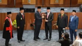 Pjs Gubernur Kaltara, Togap Simangunsong saat menghadiri pelantikan ketua DPRD Kaltara.