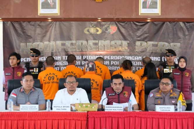
					Direskrimum Polda Kaltara menggelar pers rilis pengungkapan TPPO di Kaltara. Sebanyak 49 kasus digagalkan, 311 korban diselamatkan,