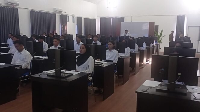 
					Ilustrasi : Ujian CPNS Perdana di Nunukan