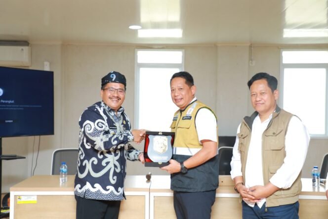 
					Pjs Gubernur Kaltara, Togap Simangunsong, saat kunjungan ke IKN, Penajam Paser Utara,