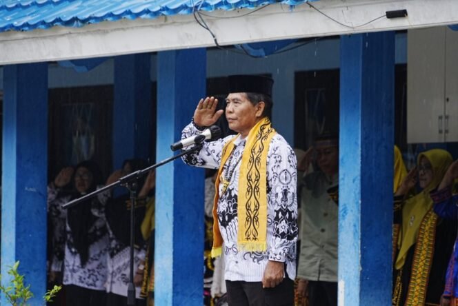 
					Gubernur Kaltara, Zainal Arifin Paliwang, memimpin Upacara HUT Guru 2024 di SMKN 1 Nunukan,