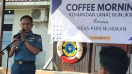 Danlanal Nunukan, Kolonel Laut (P) Handoyo saat memberikan sambutan dalam coffee morning bersama insan Pers, Selasa (17/12/2024).