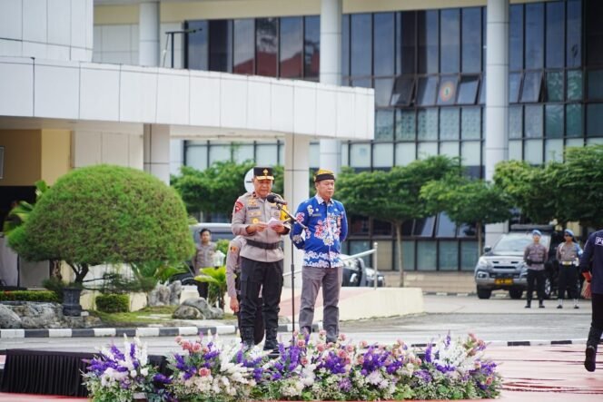 
					Asisten Bidang Pemerintahan dan Kesejahteraan Rakyat Sekretariat Daerah (Setda) Kalimantan Utara (Kaltara), H. Datu Iqro Ramadhan, S.Sos., M.Si., menghadiri Apel Gelar Pasukan Operasi Lilin 2024, di Lapangan Markas Kepolisian Daerah (Makopolda) Kaltara, Rabu (20/12/2024).