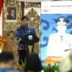 Asisten Bidang Administrasi Umum Setda Kaltara, Pollymart memberi sambutan di Rakor Bakesbangpol Se-Kaltara,