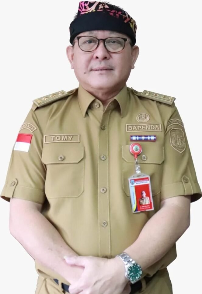 
					Kepala Dinas Bapenda Kaltara Tomy Labo,