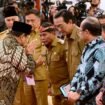 Gubernur Kaltara Zainal Arifin Paliwang menerima DIPA dan Buku Daftar Alokasi TKD tahun 2025 dari Presiden RI Prabowo di Istana Merdeka, Jakarta,
