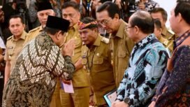 Gubernur Kaltara Zainal Arifin Paliwang menerima DIPA dan Buku Daftar Alokasi TKD tahun 2025 dari Presiden RI Prabowo di Istana Merdeka, Jakarta,