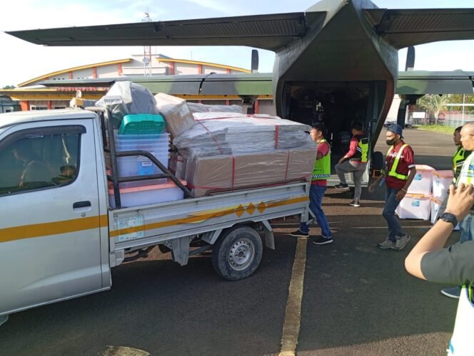 
					Distribusi logistik Pilkada 2024 untuk Krayan, menggunakan pesawat CASA TNI AD, 