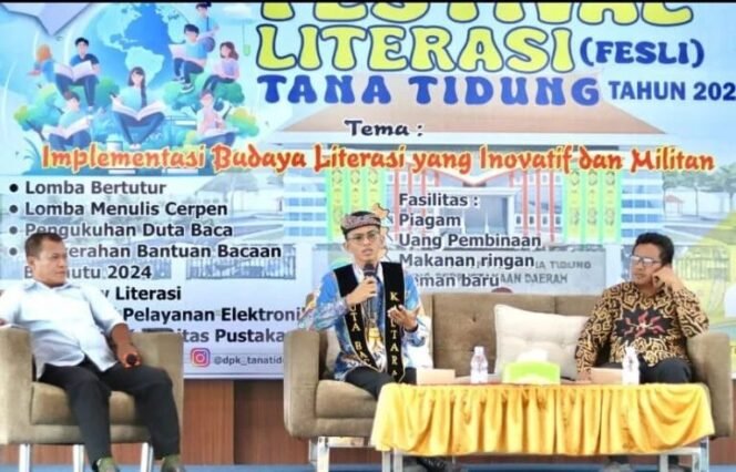 
					Duta Baca Kaltara, Vickyko Romana membagikan pengalamannya di Festival literasi KTT,