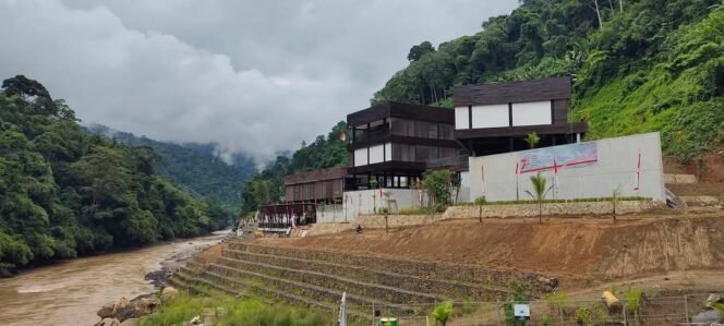 
					PLBN Labang segera beroperasi maksimal. Keberadaan PLBN diharap menjadi benteng bagi perlintasan ilegal dan barang barang larangan terbatas,