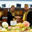 Potong tumpeng sebagai syukuran HUT 12 Tahun Kaltara,