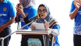 Staf Ahli Bidang Ekonomi, Pembangunan dan Kerja sama Antar Lembaga Sekretariat Kaltara, Wahyuni Nuzband, membuka kegiatan ‘Bulan Bakti Karang Taruna.