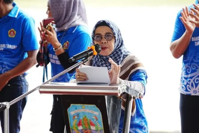 
					Staf Ahli Bidang Ekonomi, Pembangunan dan Kerja sama Antar Lembaga Sekretariat Kaltara, Wahyuni Nuzband, membuka kegiatan ‘Bulan Bakti Karang Taruna.