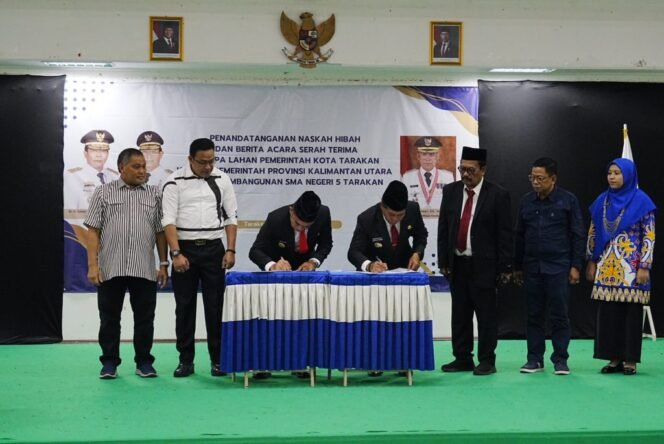 
					Gubernur Kaltara, Dr.H.Zainal A Paliwang, SH. M.Hum, menghadiri acara penandatanganan hibah lahan SMAN 5 Tarakan, di Ruang Pertemuan lantai 4 SMAN 1 Tarakan, Jumat (27/12/2024).