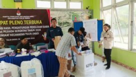 Proses penghitungan ulang untuk hasil pencoblosan di TPS Semunad, Tulin Onsoi,