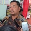 Komisioner KPU Nunukan Divisi Tekhnis Penyelenggaraan, Abdul Rahman, saat melayani wawancara wartawan,