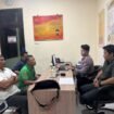 Eks Ketua RT 003 Jamaker, Nunukan Barat, AR, bersama LBH Borneo Nunukan saat melaporkan kasusnya ke Mapolres Nunukan, 9 Desember 2024,
