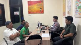 Eks Ketua RT 003 Jamaker, Nunukan Barat, AR, bersama LBH Borneo Nunukan saat melaporkan kasusnya ke Mapolres Nunukan, 9 Desember 2024,