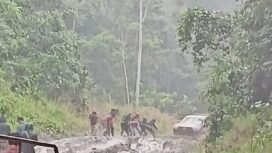 Gambaran akses di Krayan. Jalanan utama masih menjadi masalah utama sampai hari ini.