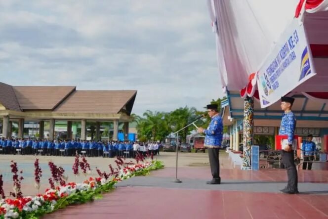 
					Sekprov Kaltara, Suriansyah, memimpin HUT KORPRI di Tj Selor,