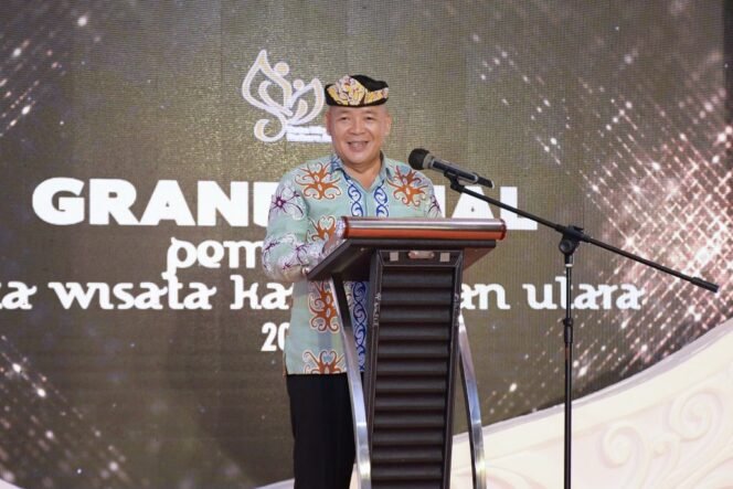 
					Kadis Pariwisata Pemprov Kaltara, Njau Anau, saat memberikan sambutan di malam grand final duta wisata Kaltara 2024, di Tanjung Selor,