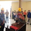 Kapolda Kaltara, Irjen Pol Hary Sudwijanto memimpin pemusnahan 29 Senpi rakitan jenis penabur sebagai simbol dukungan masyarakat adat terhadap stabilitas keamanan di Kaltara, Jumat (27/12/2024).