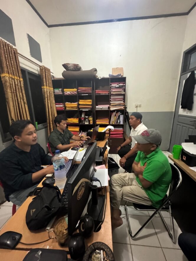 
					eks ketua RT 003 Jamaker, AR saat melaporkan kasus penganiayaan yang diduga dilakukan ketua DPRD Nunukan, ke Polres Nunukan.