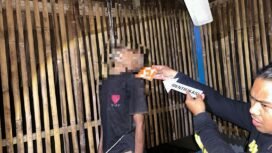 Polisi melakukan olah TKP kasus Jumadi (46) warga Pulau Sebatik yang ditemukan tewas gantung diri,