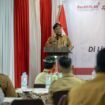 Asisten Bidang Administrasi Umum Setda Kaltara, Pollymaart Sijabat, SKM.,M.AP., membuka ‘Focus Group Discussion (FGD) Manajemen Karier Aparatur Sipil Negara (ASN) Provinsi Kalimantan Utara’ di Ruang Pertemuan Hotel Pangeran Khar, Tanjung Selor, Senin (16/12/2024).