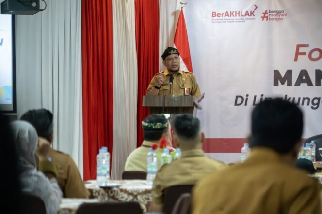 
					Asisten Bidang Administrasi Umum Setda Kaltara, Pollymaart Sijabat, SKM.,M.AP., membuka ‘Focus Group Discussion (FGD) Manajemen Karier Aparatur Sipil Negara (ASN) Provinsi Kalimantan Utara’ di Ruang Pertemuan Hotel Pangeran Khar, Tanjung Selor, Senin (16/12/2024).