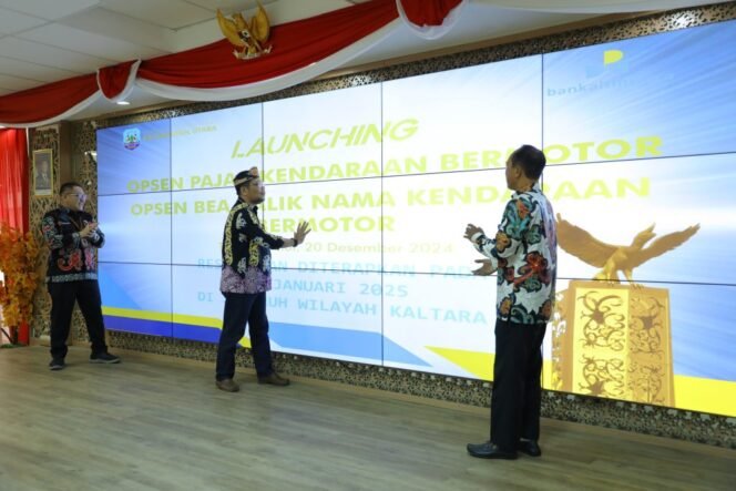 
					Asisten Bidang Administrasi Umum Setda Kaltara, Pollymaart Sijabat, SKM.,M.AP, membuka “Soft Launching Pelaksanaan Opsen Pajak Kendaraan Bermotor (PKB) dan Opsen Bea Balik Nama Kendaraan Bermotor (BBNKB)”, di Gedung Gabungan Dinas (Gadis) Kaltara, Tanjung Selor, Jumat (20/12/2024).