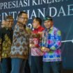 Gubernur Kaltara Dr. H. Zainal A. Paliwang, S.H., M.Hum., kembali meraih penghargaan Apresiasi Kinerja Pemerintahan Daerah (AKPD) Tahun 2024, kategori Kinerja Total tingkat Provinsi Fiskal Rendah.