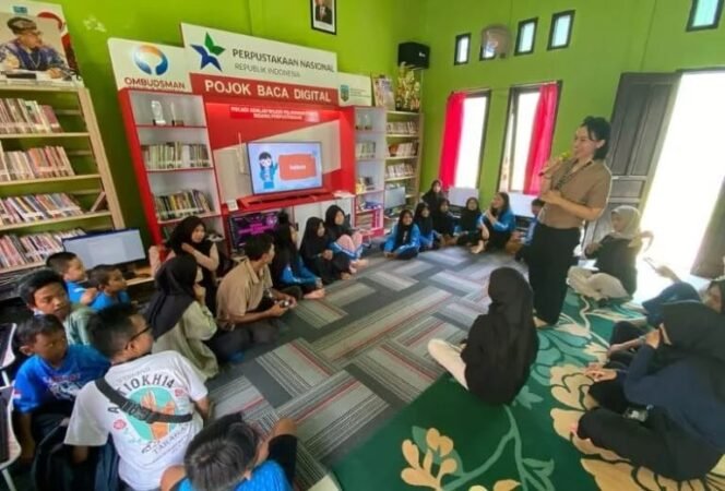 
					Salah satu kegiatan di Perpustakaan yang dikemas asik dan kekinian